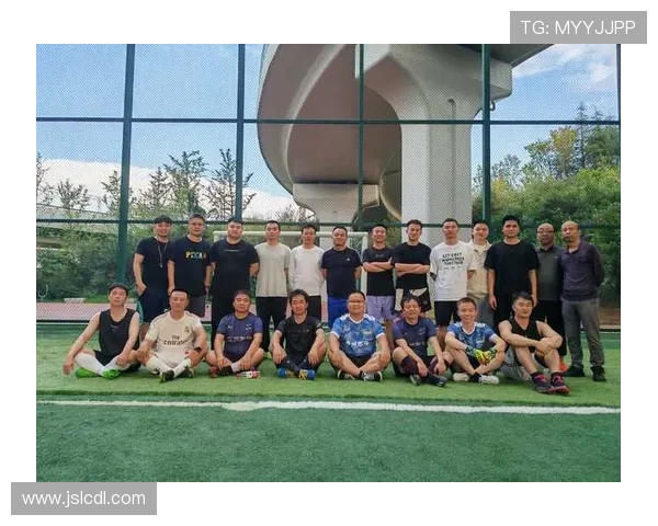 重庆足球队总决赛精彩回顾团队协作展现团结力量与拼搏精神