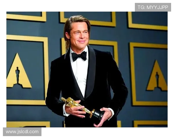 足球明星优雅转身西装魅力尽显时尚风采与运动精神的完美结合